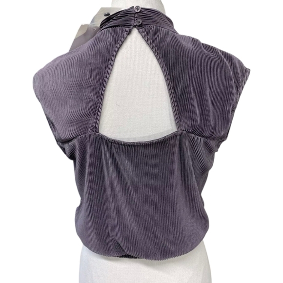 XS • Ro & De • Mock Neck Plisse Pleated Cropped Sleeveless Top - Picture 2 of 5